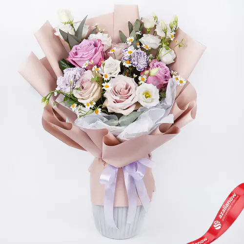 Фото 1: Букет из роз, лизиантусов, гвоздик и ромашки «Нежный шелест». Сервис доставки цветов AzaliaNow
