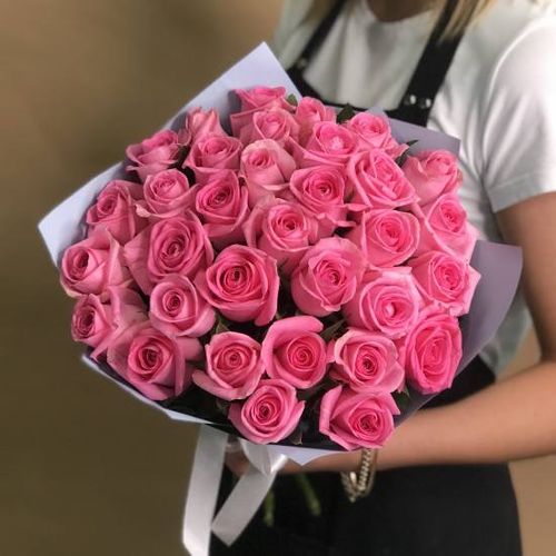Фото 1: 33 розовые розы Эквадор 60 см. Сервис доставки цветов AzaliaNow
