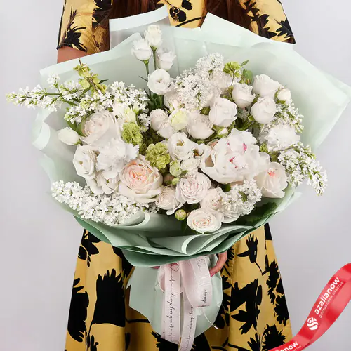 Фото 2: Букет из белых роз, пионов, гвоздики «Преображение». Сервис доставки цветов AzaliaNow