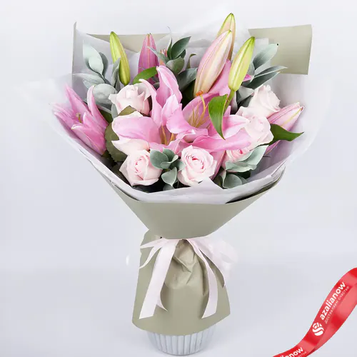 Фото 1: Букет из розовых лилий и роз «Шепот нежности». Сервис доставки цветов AzaliaNow
