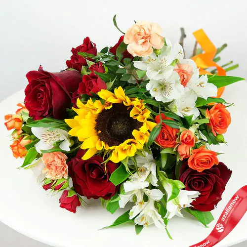 Фото 2: Букет из роз, альстромерий, гвоздики и подсолнуха «Ваше тепло». Сервис доставки цветов AzaliaNow