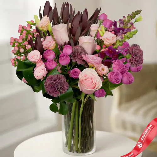 Фото 1: Букет из роз, гвоздик, лизиантусов «Вечная элегантность». Сервис доставки цветов AzaliaNow