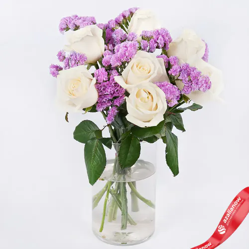 Фото 1: Букет из 7 белых роз и сиреневой статицы «Вечная красота». Сервис доставки цветов AzaliaNow