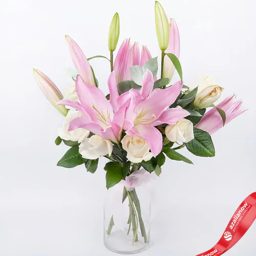 Фото 1: Букет из белых роз и розовых лилий «Вечная любовь». Сервис доставки цветов AzaliaNow