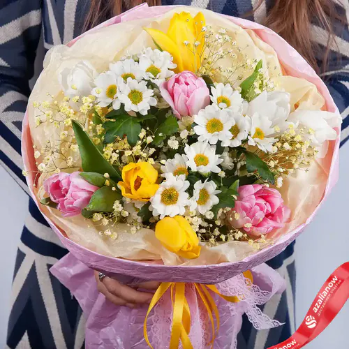 Фото 3: Букет из тюльпанов, хризантем и гипсофилы «Весенний напев». Сервис доставки цветов AzaliaNow