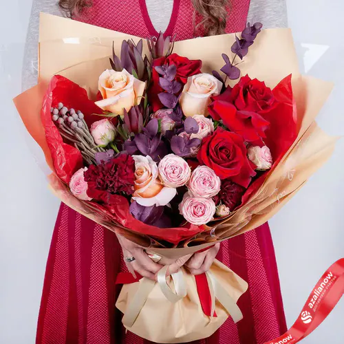 Фото 3: Букет из роз, гвоздик, левкадендрона «Желание». Сервис доставки цветов AzaliaNow